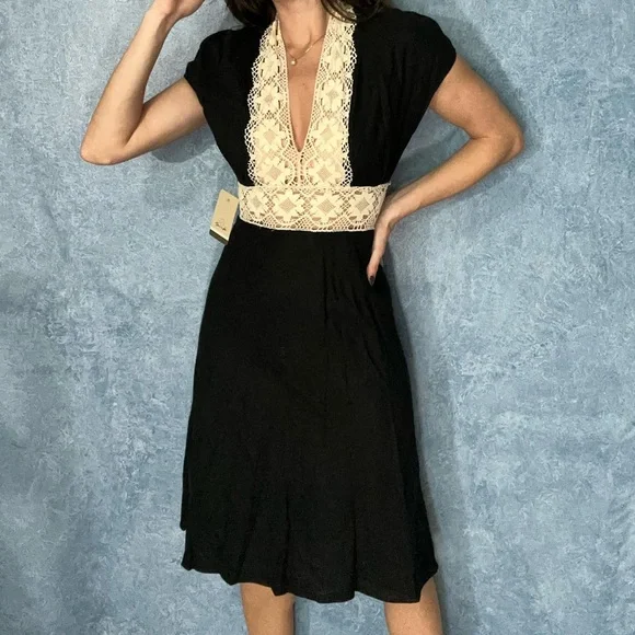 Linen Black and Cream Lace Dress - Picture 2 of 6